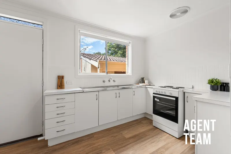 11 De Mestre Place, Holt: photo 8