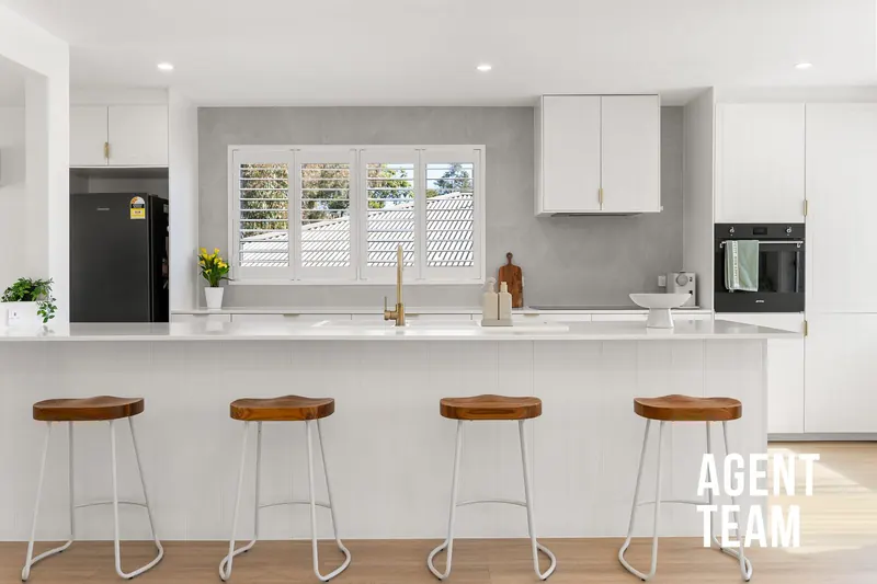 Kitchen with island bench at 1 Spiers Place, Wanniassa