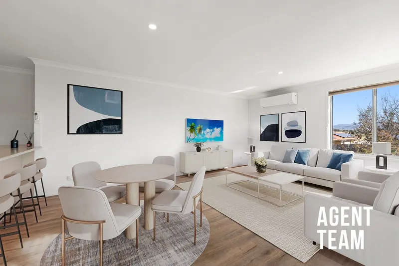 Open-plan living and dining at 95 Wunderly Circuit, Macgregor